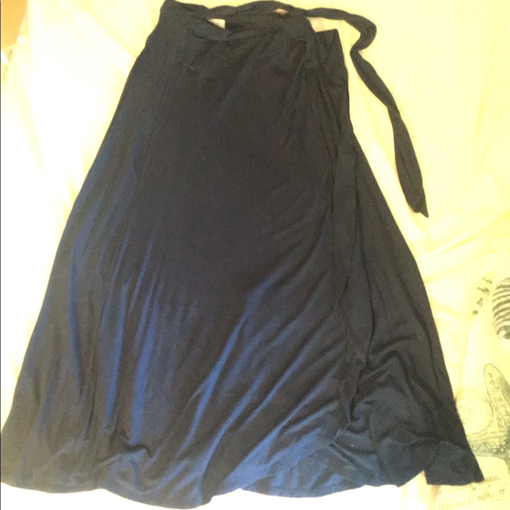 Amour Vert Navy Wrap Skirt, size small